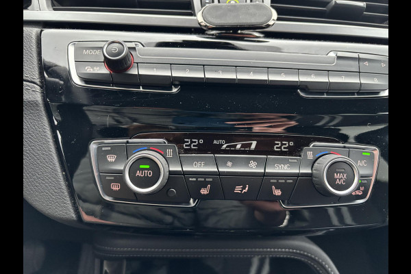 BMW X1 xDrive25e M Sport | 220 PK PHEV | Plug-in Hybride | M pakket | Trekhaak | 19 inch | Camera | Sportstoelen | Stoelverwarming | Adaptive Led | Individual dakhemel | Elektrische achterklep