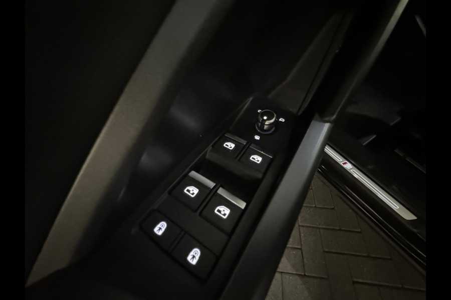 Audi Q3 35 TFSI S Line Pano|Camera|Sfeer|CarPlay|NL Auto|NAP