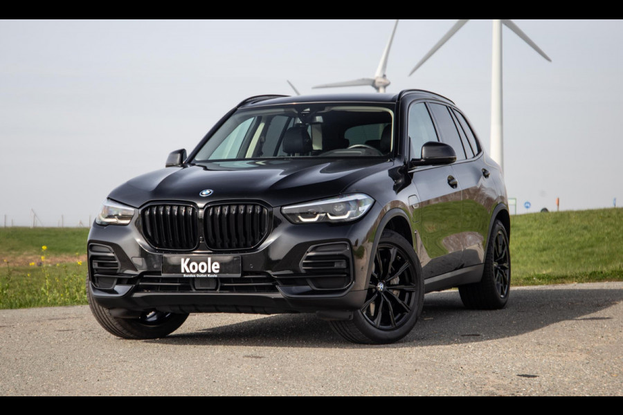BMW X5 xDrive45e CARPLAY / CAMERA / DEALER ONDERHOUDEN /  LEER / STOELVERWARMING / BLACK ON BLACK