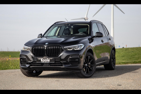 BMW X5 xDrive45e CARPLAY / CAMERA / DEALER ONDERHOUDEN /  LEER / STOELVERWARMING / BLACK ON BLACK
