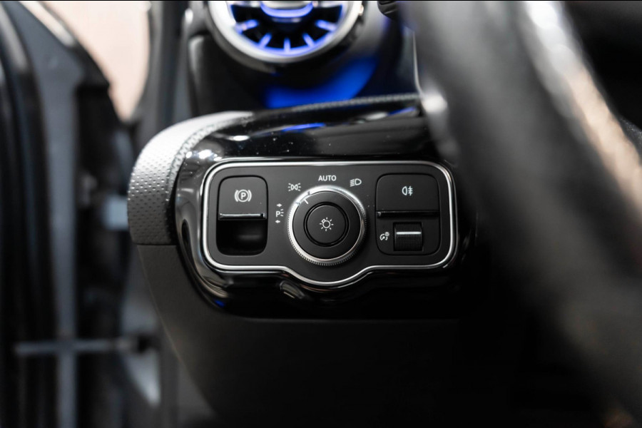 Mercedes-Benz A-Klasse 200 AMG PANO LED CAMERA