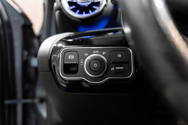 Mercedes-Benz A-Klasse 200 AMG PANO LED CAMERA