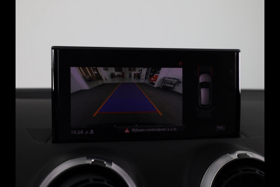 Audi Q2 30 TFSI Business Edition 110pk | Navigatie | Virtual Cockpit | Parkeercamera | 18 inch Lichtmetalen velgen