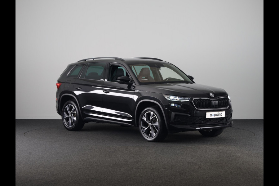 Škoda Kodiaq 1.5 TSI Sportline Business 150 pk Automaat (DSG) | Navigatie | Trekhaak (wegklapbaar) | Parkeersensoren | Achteruitrijcamera | Autom. airco (3 zones) | Stoelverwarming |