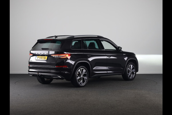 Škoda Kodiaq 1.5 TSI Sportline Business 150 pk Automaat (DSG) | Navigatie | Trekhaak (wegklapbaar) | Parkeersensoren | Achteruitrijcamera | Autom. airco (3 zones) | Stoelverwarming |