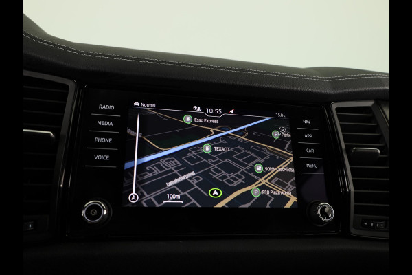 Škoda Kodiaq 1.5 TSI Sportline Business 150 pk Automaat (DSG) | Navigatie | Trekhaak (wegklapbaar) | Parkeersensoren | Achteruitrijcamera | Autom. airco (3 zones) | Stoelverwarming |