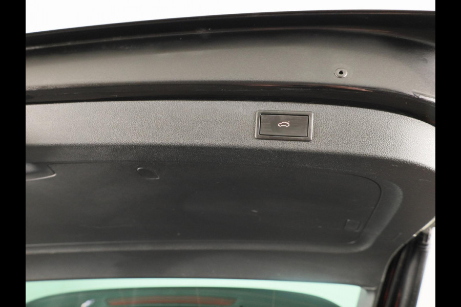 Škoda Kodiaq 1.5 TSI Sportline Business 150 pk Automaat (DSG) | Navigatie | Trekhaak (wegklapbaar) | Parkeersensoren | Achteruitrijcamera | Autom. airco (3 zones) | Stoelverwarming |