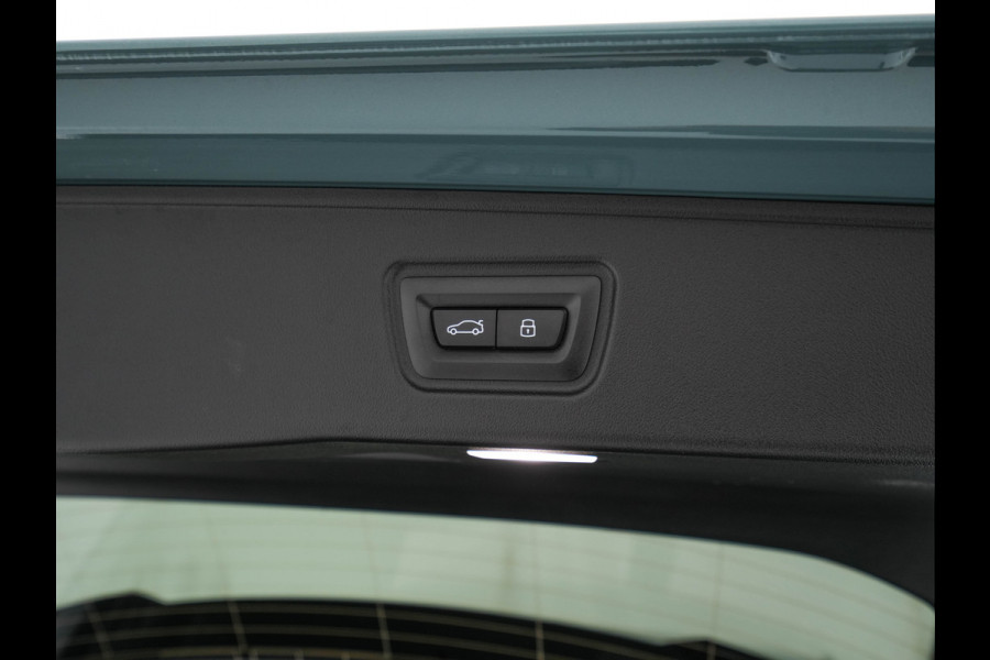 BMW i5 Touring eDrive40 84 kWh M-Sportpack [ 3-Fase ] (INCL.BTW) *HEAD-UP | LEATHER | FULL-LED | BOWERS&WILKINS | MEMORY-PACK | TOP-VIEW | BLINDSPOT | KEYLESS | WIDESCREEN-DIGI-COCKPIT | HEATED/VENTILATED-SPORTSEATS | PRIVACY-GLASS | NAVI-FULLMA