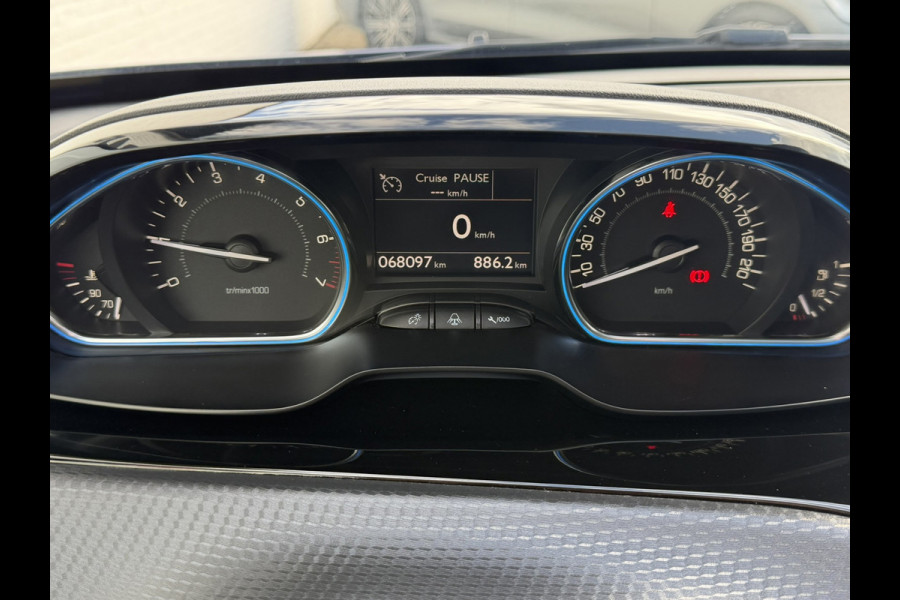 Peugeot 2008 1.2 PureTech Camera Cruise Stoelverwarming Carplay Panorama Trekhaak Navigatie