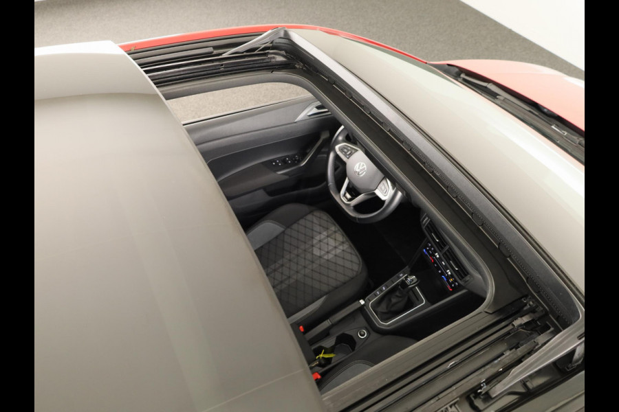 Volkswagen Polo r line business | 95 pk | automaat (DSG) | panoramadak | camera | stoelverwarming | keyless entry | 18 inch