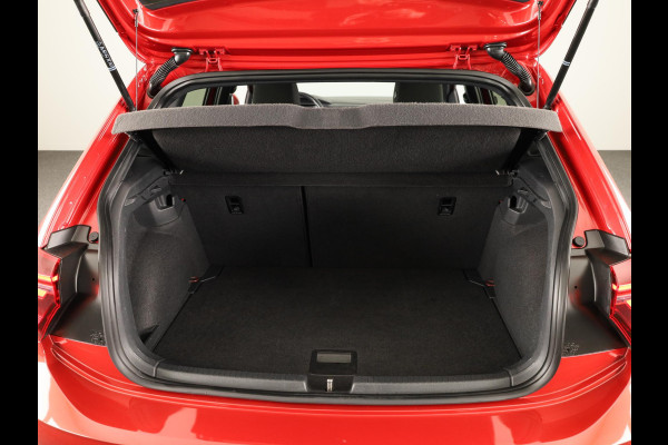Volkswagen Polo r line business | 95 pk | automaat (DSG) | panoramadak | camera | stoelverwarming | keyless entry | 18 inch