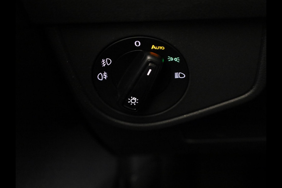 Volkswagen Polo r line business | 95 pk | automaat (DSG) | panoramadak | camera | stoelverwarming | keyless entry | 18 inch