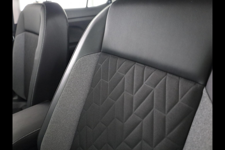 Volkswagen T-Cross 1.0 TSI Life Edition GOAL 95 pk | Navigatie | Parkeersensoren | Adaptieve cruise control | LED koplampen | Autom. airco | Stoelverwarming |