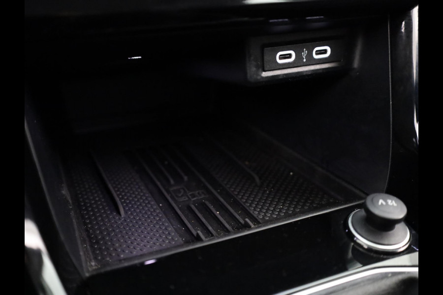 Volkswagen T-Cross 1.0 TSI Life Edition GOAL 95 pk | Navigatie | Parkeersensoren | Adaptieve cruise control | LED koplampen | Autom. airco | Stoelverwarming |