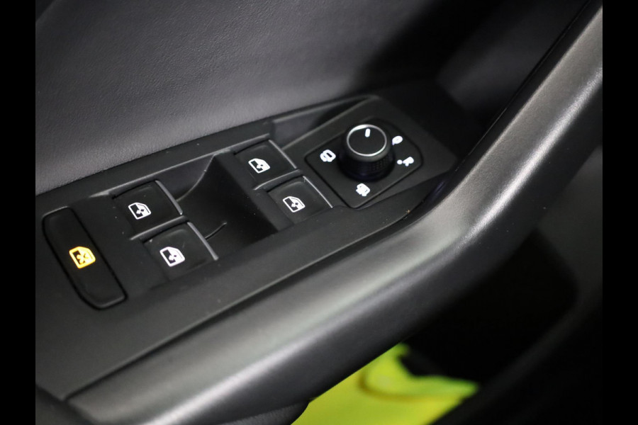 Volkswagen T-Cross 1.0 TSI Life Edition GOAL 95 pk | Navigatie | Parkeersensoren | Adaptieve cruise control | LED koplampen | Autom. airco | Stoelverwarming |