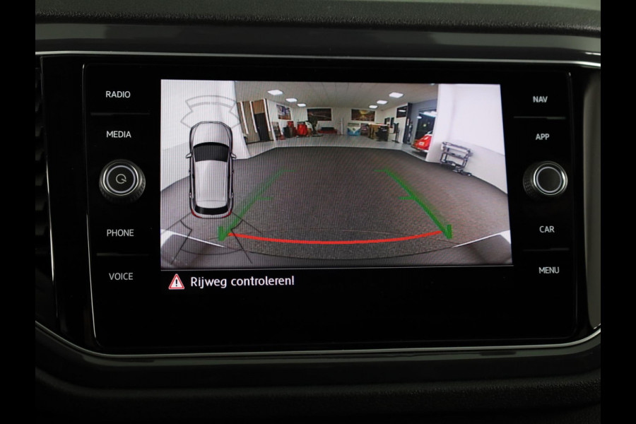 Volkswagen T-Roc 1.5 TSI Sport Business R 150 PK | Automaat (DSG) | Panoramadak | Camera | Keyless entry | Digitaal dashboard | Stoelverwarming