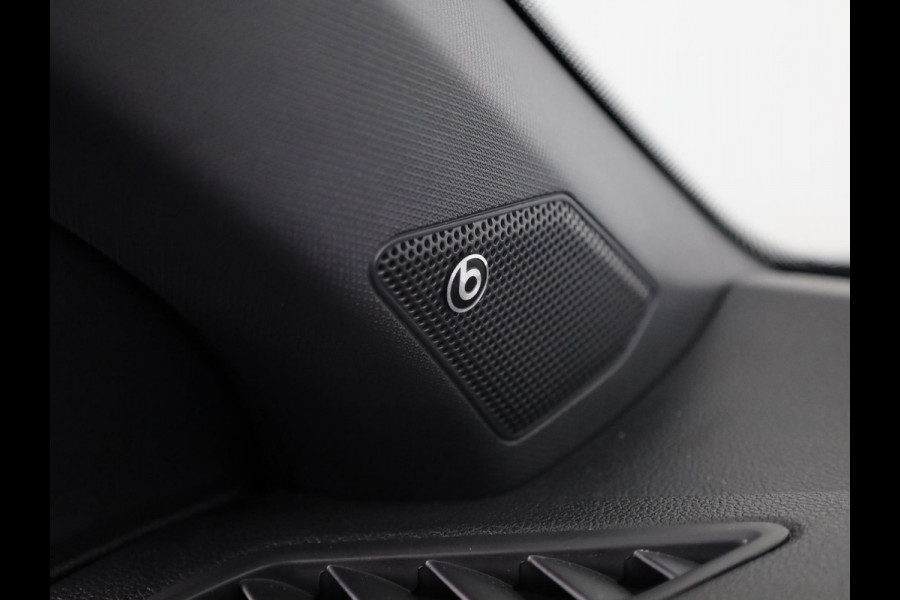 Volkswagen T-Roc 1.5 TSI Sport Business R 150 PK | Automaat (DSG) | Panoramadak | Camera | Keyless entry | Digitaal dashboard | Stoelverwarming