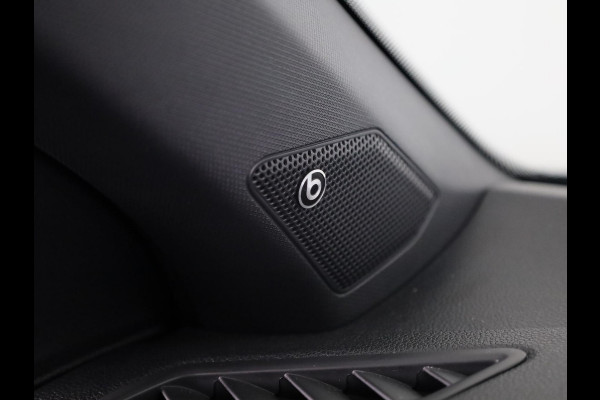 Volkswagen T-Roc 1.5 TSI Sport Business R 150 PK | Automaat (DSG) | Panoramadak | Camera | Keyless entry | Digitaal dashboard | Stoelverwarming