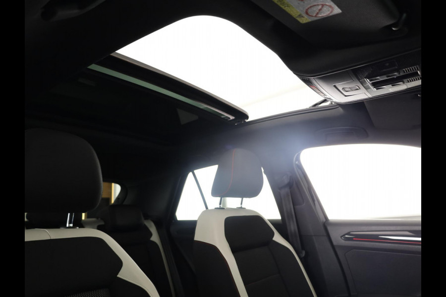 Volkswagen T-Roc 1.5 TSI Sport Business R 150 PK | Automaat (DSG) | Panoramadak | Camera | Keyless entry | Digitaal dashboard | Stoelverwarming