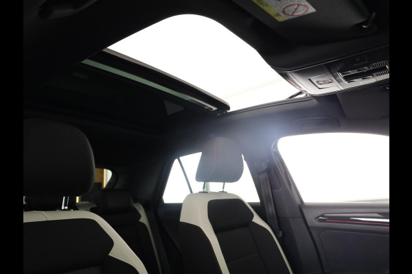 Volkswagen T-Roc 1.5 TSI Sport Business R 150 PK | Automaat (DSG) | Panoramadak | Camera | Keyless entry | Digitaal dashboard | Stoelverwarming