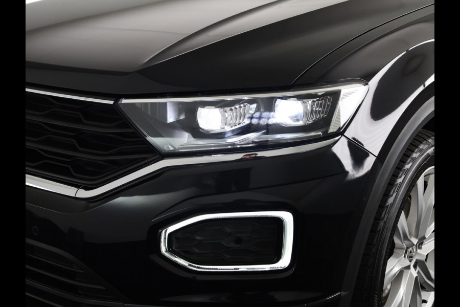 Volkswagen T-Roc 1.5 TSI Sport Business R 150 PK | Automaat (DSG) | Panoramadak | Camera | Keyless entry | Digitaal dashboard | Stoelverwarming