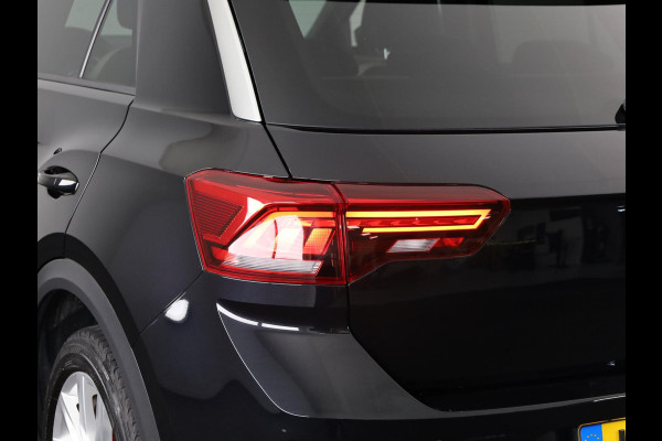 Volkswagen T-Roc 1.5 TSI Sport Business R 150 PK | Automaat (DSG) | Panoramadak | Camera | Keyless entry | Digitaal dashboard | Stoelverwarming