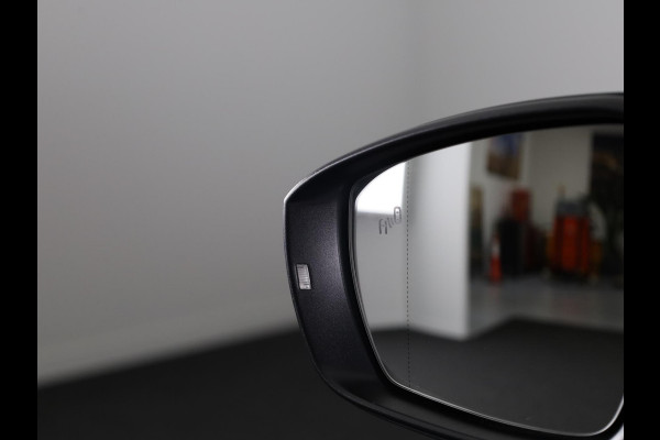 Volkswagen T-Roc 1.5 TSI Sport Business R 150 PK | Automaat (DSG) | Panoramadak | Camera | Keyless entry | Digitaal dashboard | Stoelverwarming