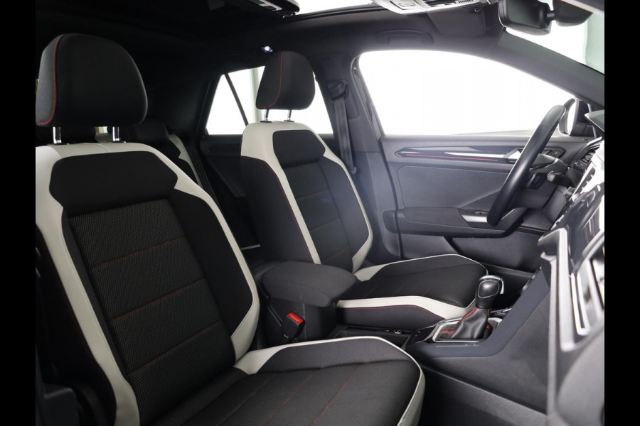 Volkswagen T-Roc 1.5 TSI Sport Business R 150 PK | Automaat (DSG) | Panoramadak | Camera | Keyless entry | Digitaal dashboard | Stoelverwarming