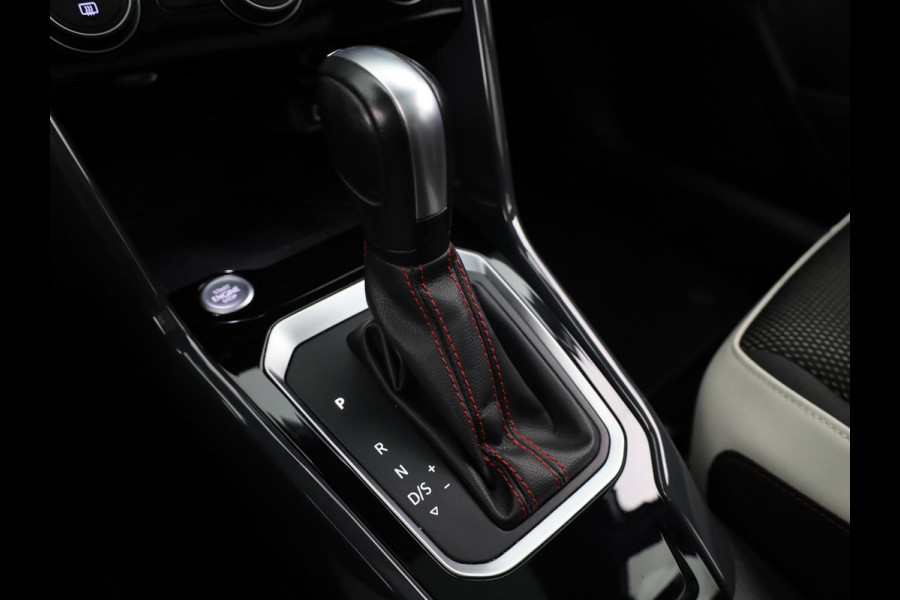 Volkswagen T-Roc 1.5 TSI Sport Business R 150 PK | Automaat (DSG) | Panoramadak | Camera | Keyless entry | Digitaal dashboard | Stoelverwarming