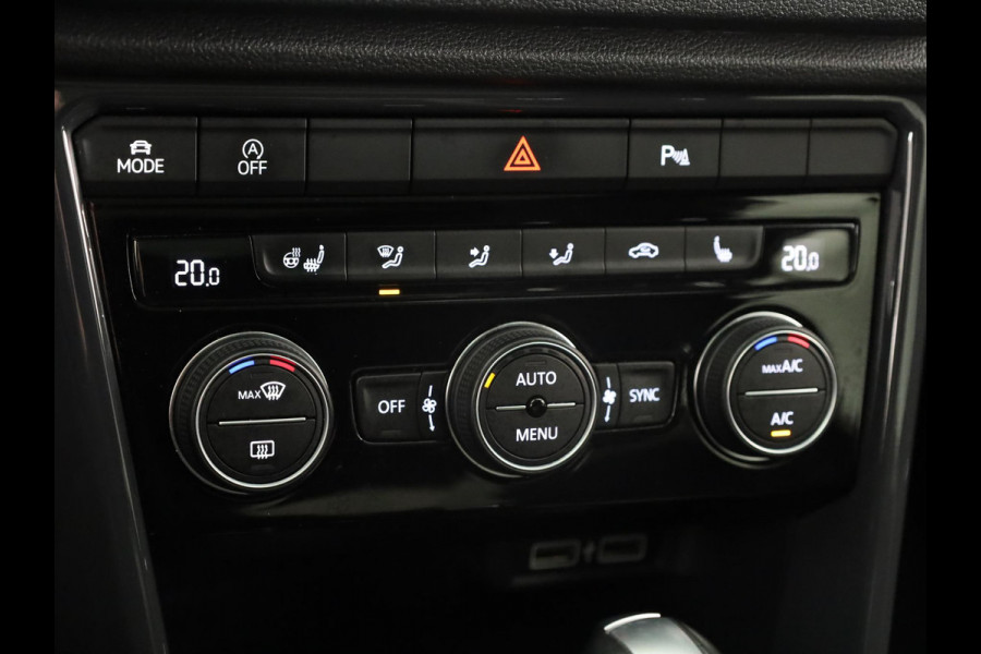 Volkswagen T-Roc 1.5 TSI Sport Business R 150 PK | Automaat (DSG) | Panoramadak | Camera | Keyless entry | Digitaal dashboard | Stoelverwarming