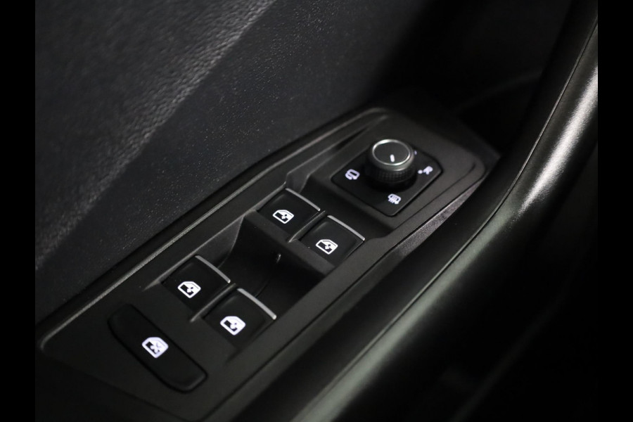 Volkswagen T-Roc 1.5 TSI Sport Business R 150 PK | Automaat (DSG) | Panoramadak | Camera | Keyless entry | Digitaal dashboard | Stoelverwarming