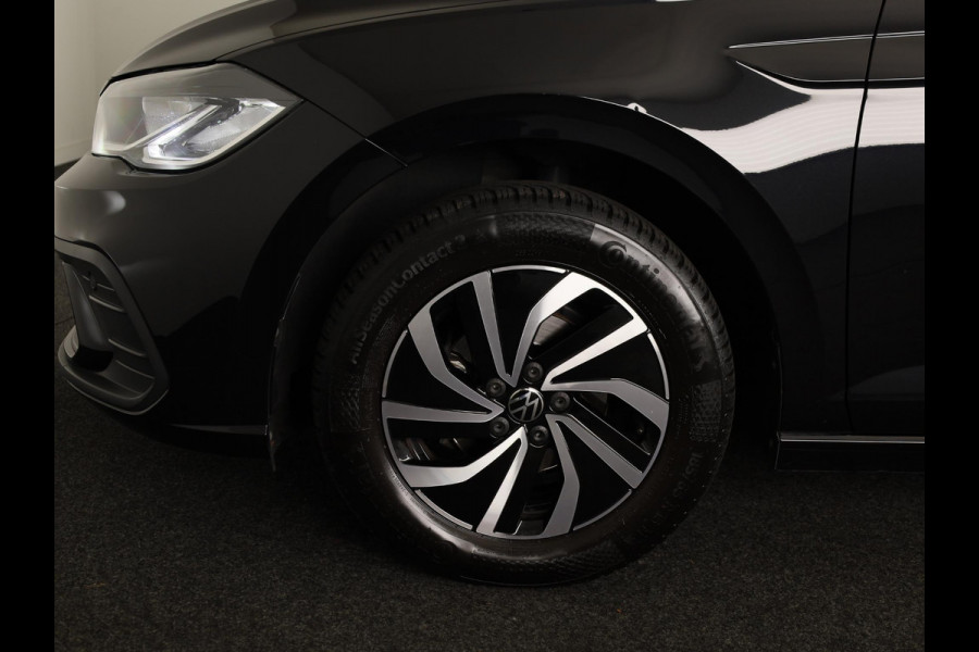 Volkswagen Polo 1.0 TSI Life 95PK | Navigatie | parkeersensoren | extra getint glas | keyless entry | stoelverwarming