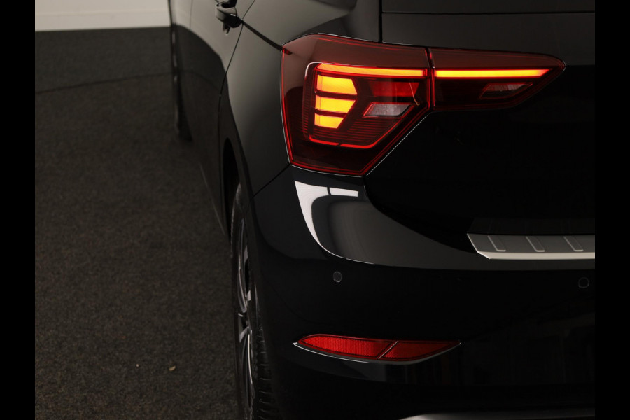 Volkswagen Polo 1.0 TSI Life 95PK | Navigatie | parkeersensoren | extra getint glas | keyless entry | stoelverwarming