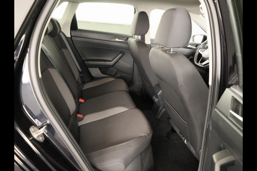Volkswagen Polo 1.0 TSI Life 95PK | Navigatie | parkeersensoren | extra getint glas | keyless entry | stoelverwarming