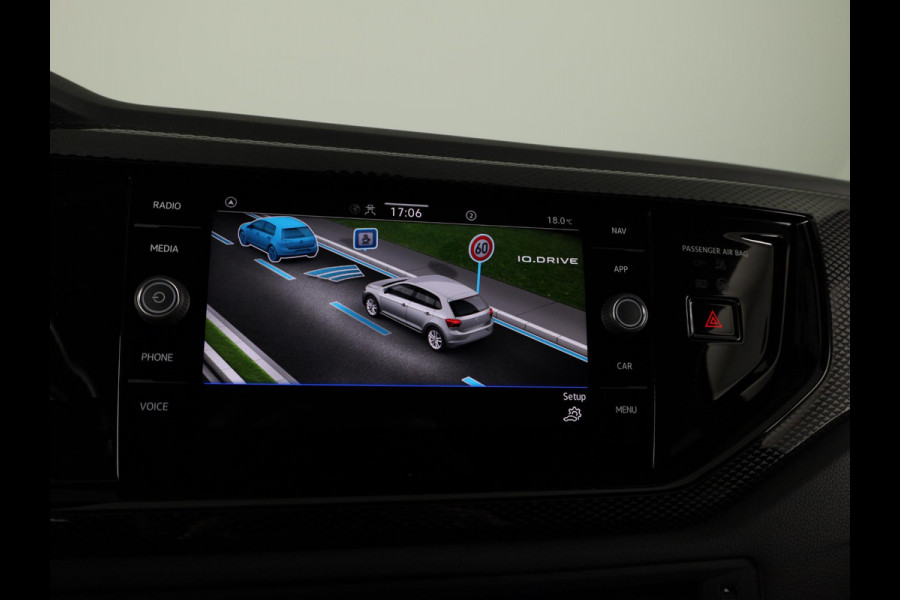 Volkswagen Polo 1.0 TSI Life 95PK | Navigatie | parkeersensoren | extra getint glas | keyless entry | stoelverwarming