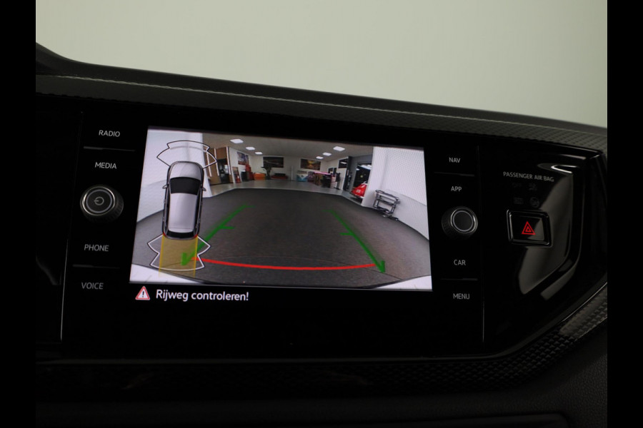 Volkswagen Polo 1.0 TSI Life 95PK | Navigatie | parkeersensoren | extra getint glas | keyless entry | stoelverwarming