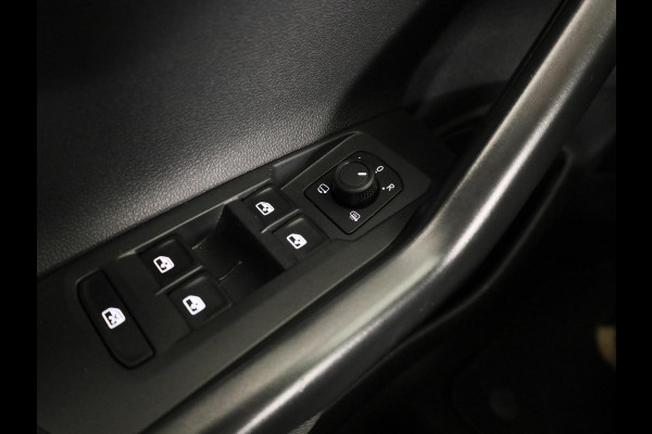 Volkswagen Polo 1.0 TSI Life 95PK | Navigatie | parkeersensoren | extra getint glas | keyless entry | stoelverwarming