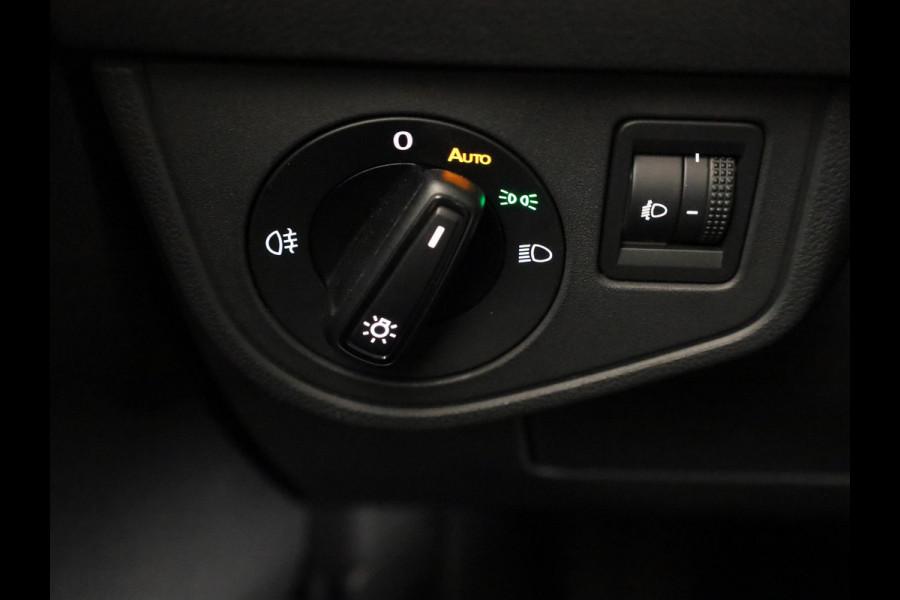 Volkswagen Polo 1.0 TSI Life 95PK | Navigatie | parkeersensoren | extra getint glas | keyless entry | stoelverwarming