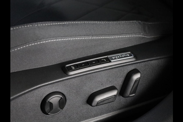 Volkswagen Golf 1.5 eTSI Style 130 PK | Automaat | Digitaal dashboard | Sportstoelen | Navigatie