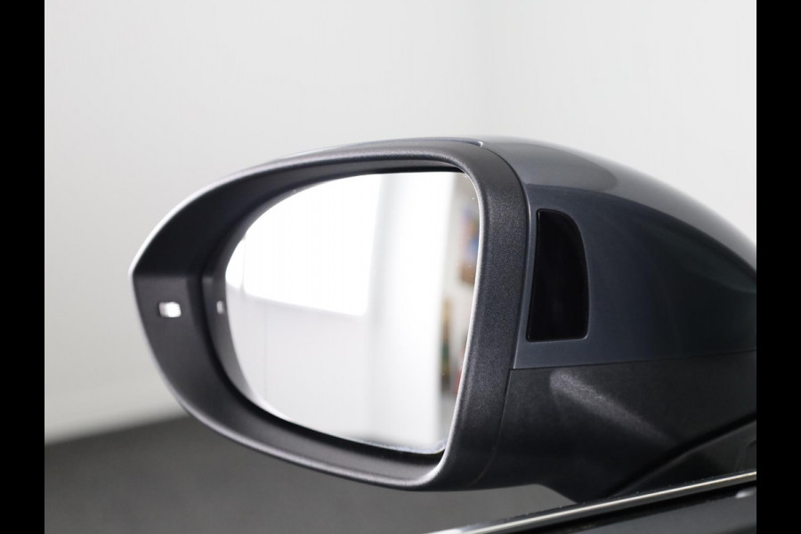 Volkswagen Golf 1.5 eTSI Style 130 PK | Automaat | Digitaal dashboard | Sportstoelen | Navigatie