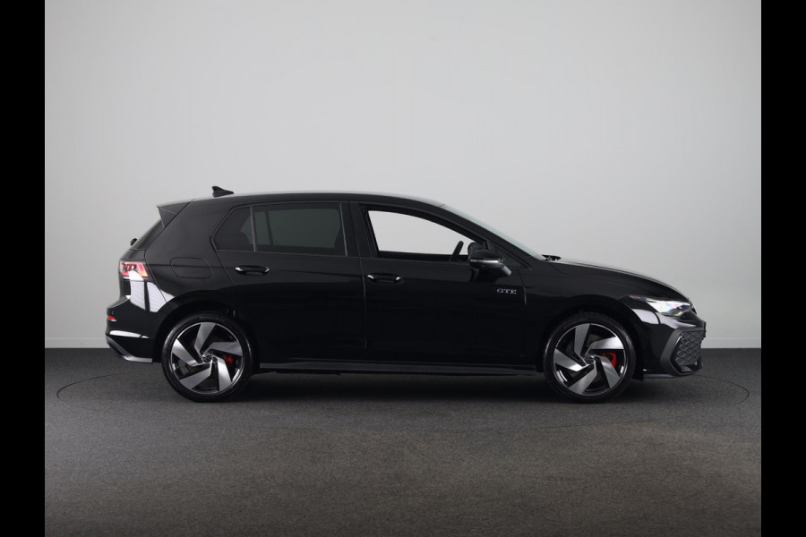Volkswagen Golf 1.5 eHybrid GTE 272 PK PHEV | Verlengde garantie | 18"LM velgen | Black Style | Sportonderstel | Head up Display | 360 graden camera |