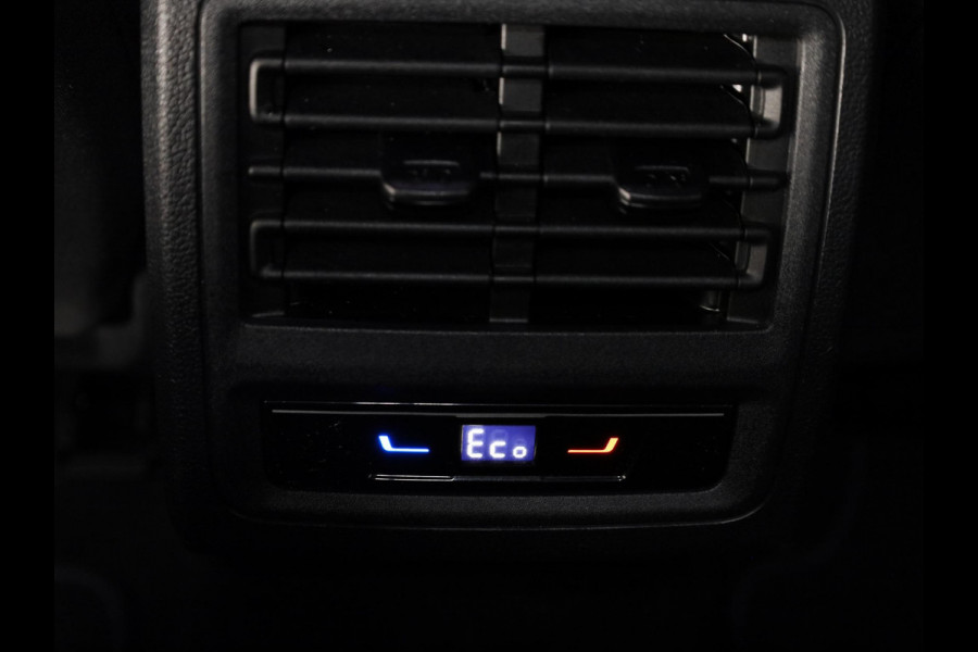 Volkswagen Golf 1.5 eHybrid GTE 272 PK PHEV | Verlengde garantie | 18"LM velgen | Black Style | Sportonderstel | Head up Display | 360 graden camera |
