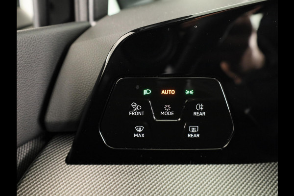 Volkswagen Golf 1.5 eHybrid GTE 272 PK PHEV | Verlengde garantie | 18"LM velgen | Black Style | Sportonderstel | Head up Display | 360 graden camera |
