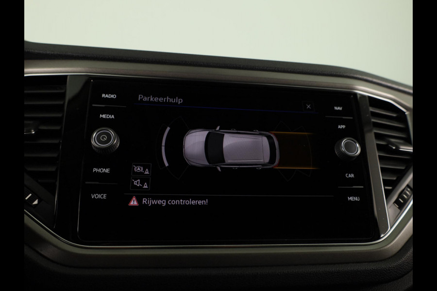 Volkswagen T-Roc 1.0 TSI Style | Parkeersensoren (Park assist) | Adaptieve cruise control | Carplay & Android auto |