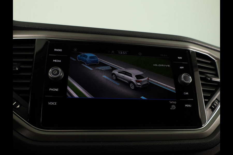 Volkswagen T-Roc 1.0 TSI Style | Parkeersensoren (Park assist) | Adaptieve cruise control | Carplay & Android auto |
