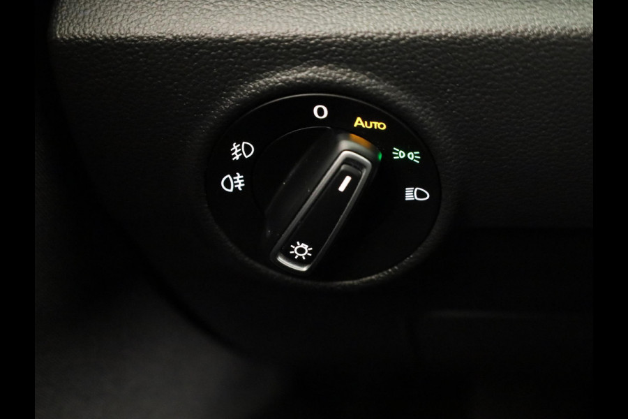 Volkswagen T-Roc 1.0 TSI Style | Parkeersensoren (Park assist) | Adaptieve cruise control | Carplay & Android auto |