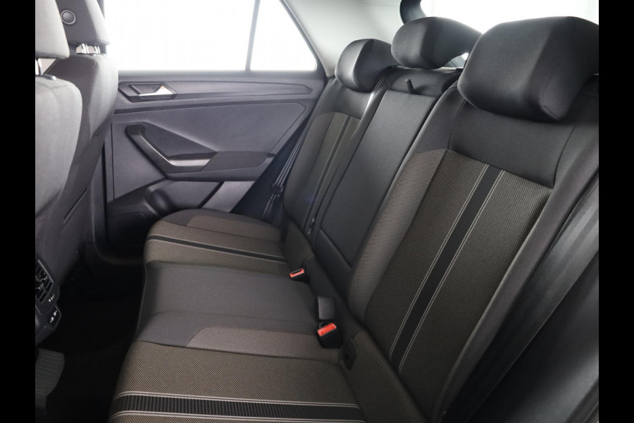 Volkswagen T-Roc 1.0 TSI Style | Parkeersensoren voor en achter | Cruise controle adaptief | Apple Carplay en Android auto |