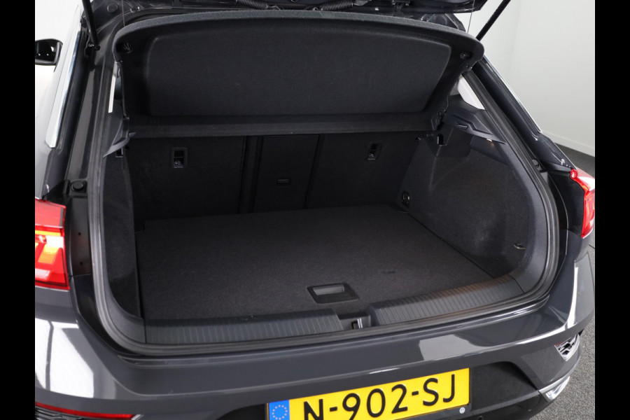 Volkswagen T-Roc 1.0 TSI Style | Parkeersensoren voor en achter | Cruise controle adaptief | Apple Carplay en Android auto |
