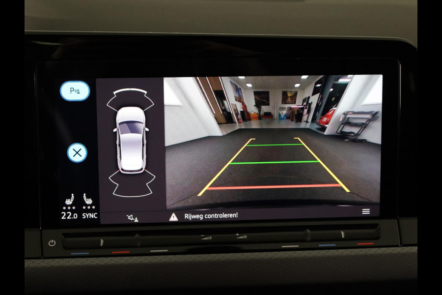 Volkswagen Golf 1.0 eTSI Life Active 110PK DSG | Navigatie | achteruitrijcamera | LED plus | 17" LM velgen |