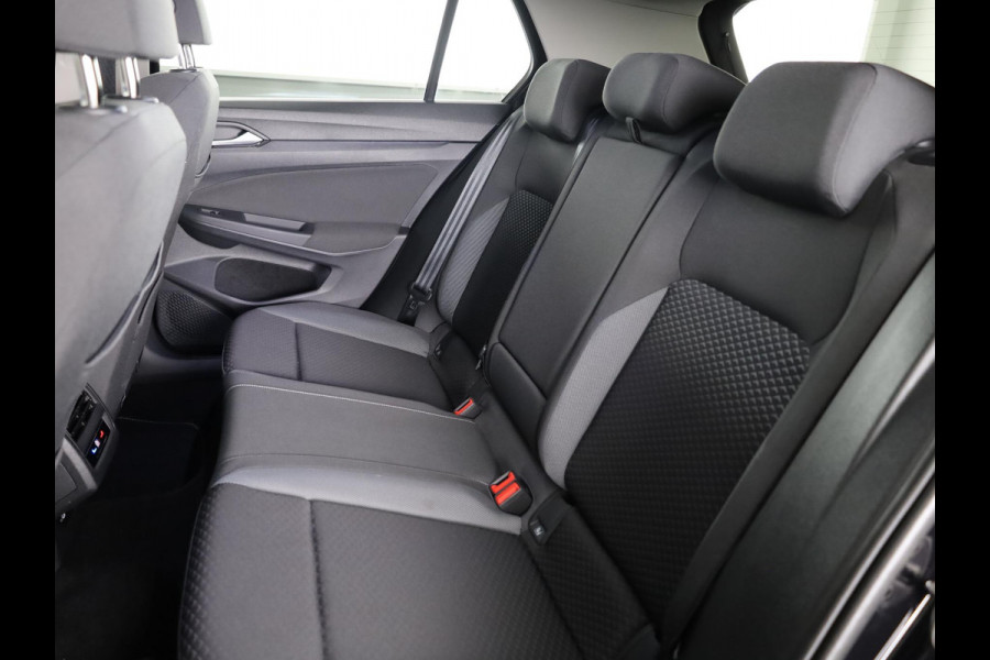 Volkswagen Golf 1.0 eTSI Life Active 110PK DSG | Navigatie | achteruitrijcamera | LED plus | 17" LM velgen |